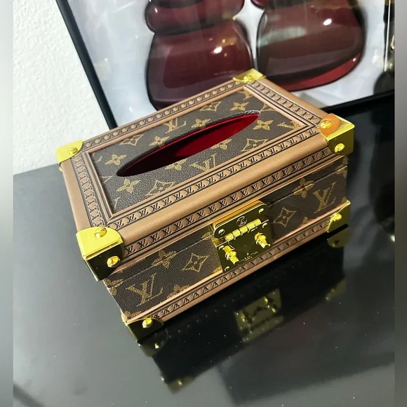 Brown Pattern Tissue Holder with Gold Accents for Coffee Table, Buffet Table - Picture 7 of 12